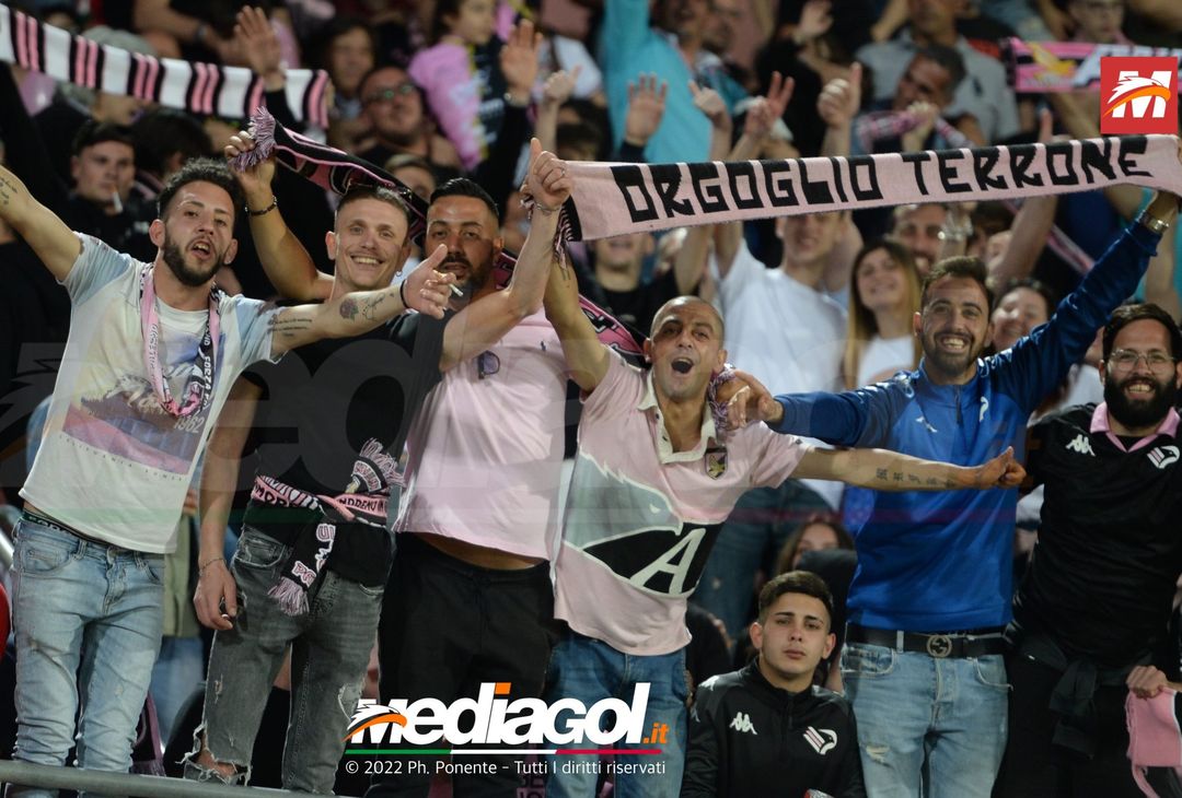 Fototifo, i tifosi allo stadio per Palermo-Virtus Entella 2-2 (gallery) - immagine 143