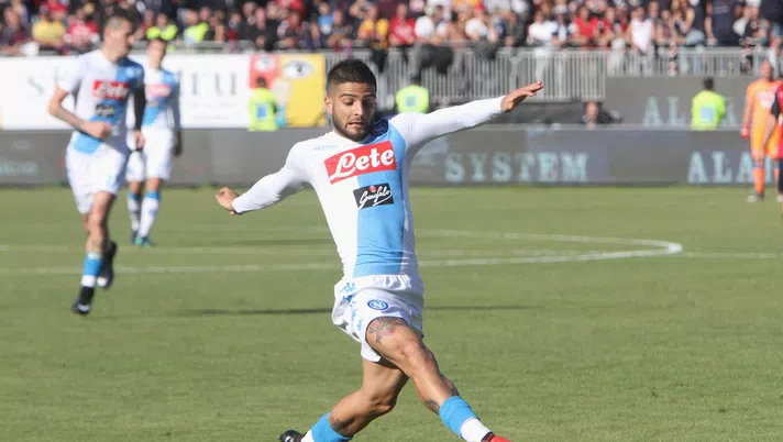 CAGLIARI, ITALY - DECEMBER 11: Lorenzo Insigne of Napoli in action  during the Serie A match between Cagliari Calcio and SSC Napoli at Stadio Sant'Elia on December 11, 2016 in Cagliari, Italy.  (Photo by Enrico Locci/Getty Images)