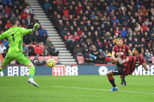  BOURNEMOUTH, ENGLAND - NOVEMBER 02: Joshua King of AFC Bournemouth scores his sides first goal during the Premier League match between AFC Bournemouth and Manchester United at Vitality Stadium on November 02, 2019 in Bournemouth, United Kingdom. (Photo by Mike Hewitt/Getty Images) 