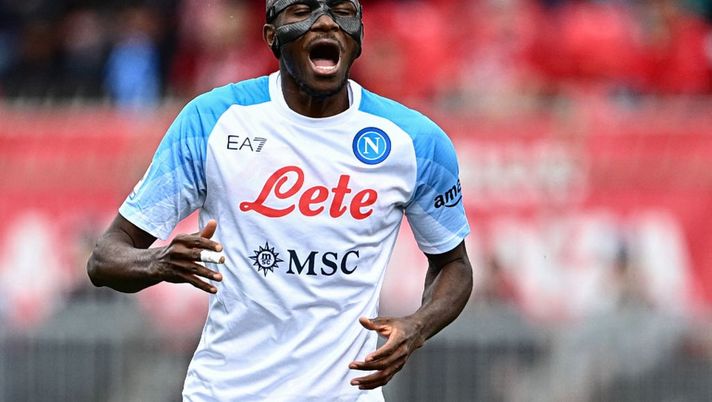 Napoli's Nigerian forward Victor Osimhen reacts during the Italian Serie A football match between Monza and Napoli on May 14, 2023 at the Brianteo stadium in Monza. (Photo by GABRIEL BOUYS / AFP) (Photo by GABRIEL BOUYS/AFP via Getty Images) Gazzetta: “Influenza per Osimhen, condizioni da rivalutare verso l’Inter. Le novità su Mario Rui” - immagine 1