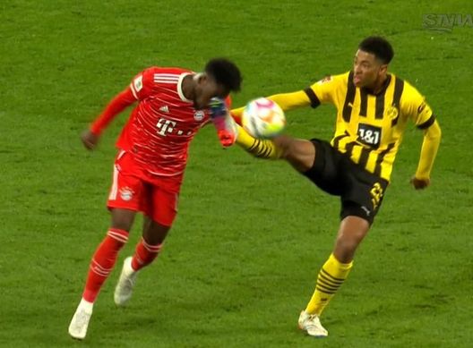Klassiker con commozione cerebrale per Alphonso Davies: in ospedale- immagine 2