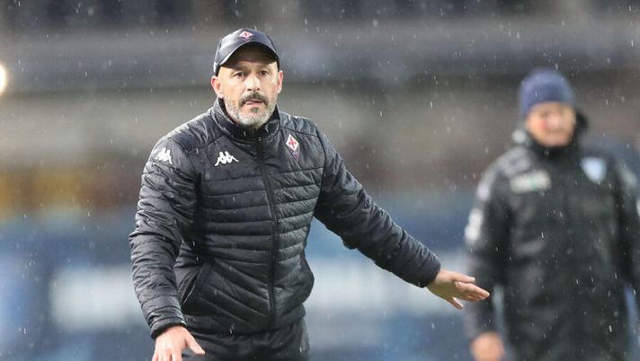 EMPOLI, ITALY - NOVEMBER 27: Vincenzo Italiano manager of AFC Fiorentina gestures during the Serie A match between Empoli FC and ACF Fiorentina at Stadio Carlo Castellani on November 27, 2021 in Empoli, Italy. (Photo by Gabriele Maltinti/Getty Images) Italiano: “Callejon e Gonzalez devono fare di più! Ikoné ci aiuterà, esterno abile” - immagine 1