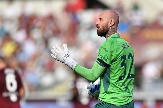  TURIN, ITALY - SEPTEMBER 12: Vanja Milinkovic-Savic of Torino FC issues instructions during the Serie A match between Torino FC and US Salernitana at Stadio Olimpico di Torino on September 12, 2021 in Turin, Italy. (Photo by Valerio Pennicino/Getty Images) 