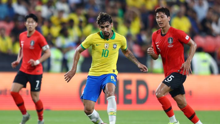 ABU DHABI, UNITED ARAB EMIRATES - NOVEMBER 19: Lucas Paqueta of Brazil controls the ball as Son Heung Min of Korea Republic and Jung Wooyoung of Korea Republic looks on during the International Friendly match between Brazil and Korea Republic at Mohammed bin Zayed Stadium on November 19, 2019 in Abu Dhabi, United Arab Emirates. (Photo by Francois Nel/Getty Images) ABU DHABI, UNITED ARAB EMIRATES - NOVEMBER 19: Lucas Paqueta of Brazil controls the ball as Son Heung Min of Korea Republic and Jung Wooyoung of Korea Republic looks on during the International Friendly match between Brazil and Korea Republic at Mohammed bin Zayed Stadium on November 19, 2019 in Abu Dhabi, United Arab Emirates. (Photo by Francois Nel/Getty Images)