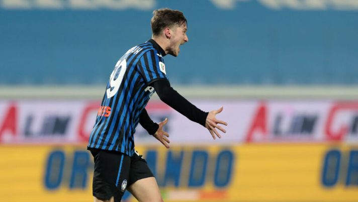 BERGAMO, ITALY - JANUARY 14: Aleksey Miranchuk of Atalanta celebrates after scoring their team's first goal during the Coppa Italia match between Atalanta BC and Cagliari Calcio at Gewiss Stadium on January 14, 2021 in Bergamo, Italy. Sporting stadiums around Italy remain under strict restrictions due to the Coronavirus Pandemic as Government social distancing laws prohibit fans inside venues resulting in games being played behind closed doors. (Photo by Emilio Andreoli/Getty Images) Gazzetta: “Boga, l’Atalanta farà sul serio. La verità su Miranchuk per il Sassuolo” - immagine 1