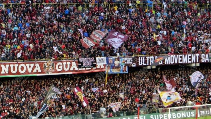 Salernitana, confiscati armi e fumogeni nel derby meridionale contro il Lecce - immagine 1