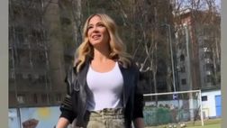 VIDEO / Diletta Leotta, palleggi sui campetti dell’oratorio: “La perfezione…”