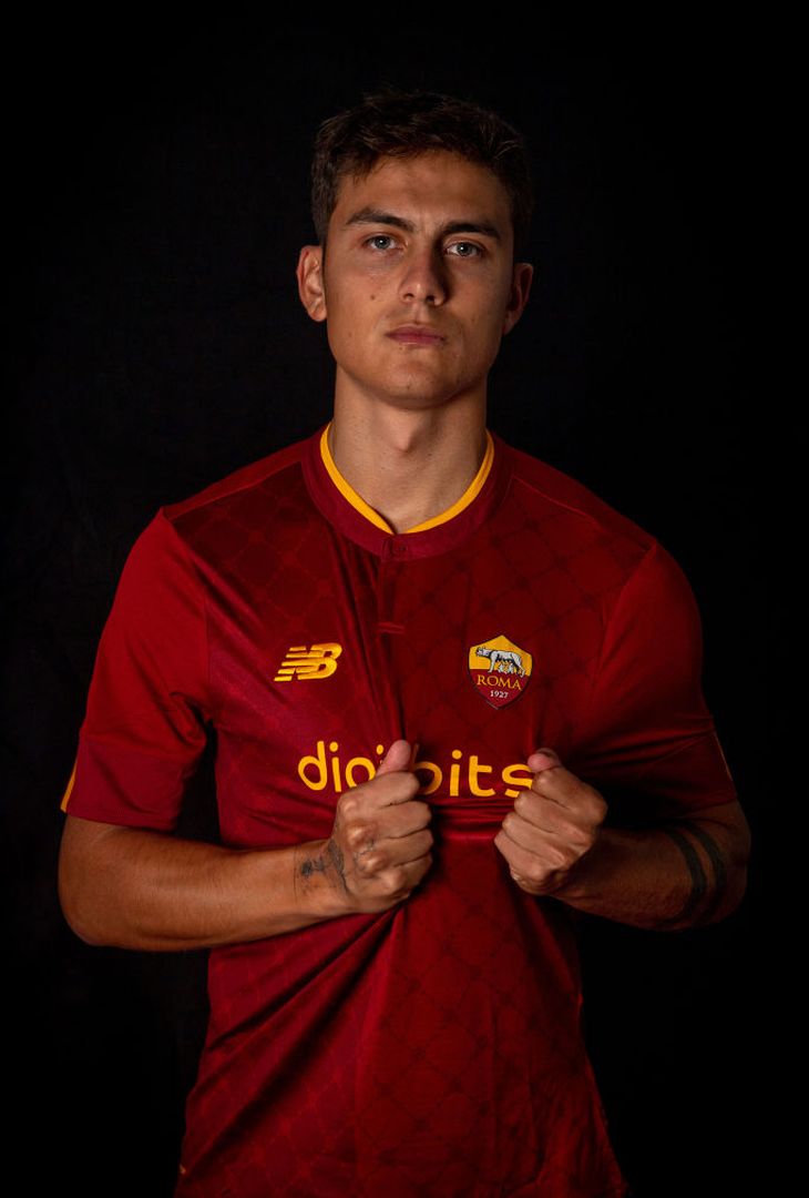 Dybala e la Roma: lo shooting suggestivo con la maglia giallorossa – FOTO GALLERY - immagine 9