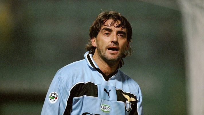 5 Jan 2000:  Roberto Mancini of Lazio in action during the Serie A match against Venezia played at the Pialugi Penzo Stadium in Venice, Italy. Venezia won the game 2-0.  Mandatory Credit: Claudio Villa /Allsport 