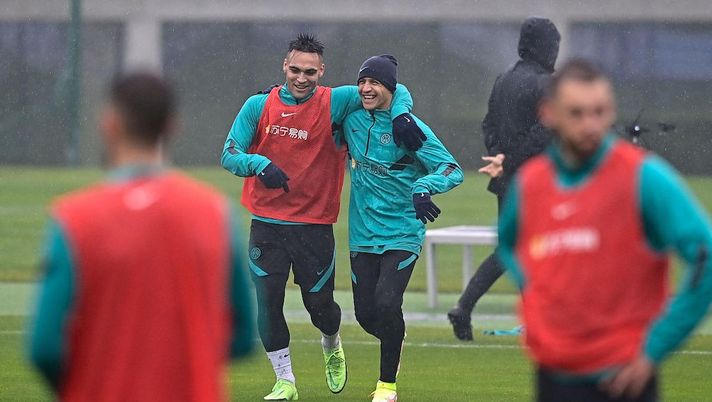 Getty Images Inter in ritiro pre-Lazio, Calhanoglu lascia la Pinetina. Dzeko c’è. Occhio ai diffidati - immagine 1