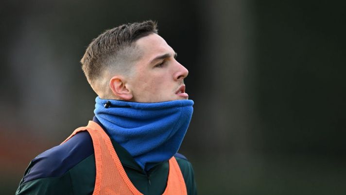 FLORENCE, ITALY - JANUARY 26: Nicolo Zaniolo of Italy in action during a Italy training session at Centro Tecnico Federale di Coverciano on January 26, 2022 in Florence, Italy. (Photo by Claudio Villa/Getty Images) Roma, CorSport in prima pagina: “Zaniolo verso la panchina a causa dei tormenti” - immagine 1