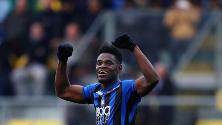 FROSINONE, ITALY - JANUARY 20: Duvan Zapata of Atalanta BC celebrates after scoring the team's fifth goal during the Serie A match between Frosinone Calcio and Atalanta BC at Stadio Benito Stirpe on January 20, 2019 in Frosinone, Italy. (Photo by Paolo Bruno/Getty Images) FROSINONE, ITALY - JANUARY 20: Duvan Zapata of Atalanta BC celebrates after scoring the team's fifth goal during the Serie A match between Frosinone Calcio and Atalanta BC at Stadio Benito Stirpe on January 20, 2019 in Frosinone, Italy. (Photo by Paolo Bruno/Getty Images)
