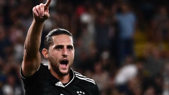 Juventus' French midfielder Adrien Rabiot celebrates a goal, which was disallowed after a ruling with Virtual Assistant Referee (VAR), during the Italian Serie A football match between Sampdoria and Juventus at the Luigi Ferraris Stadium in Genoa, on August 22, 2022. (Photo by MARCO BERTORELLO / AFP) (Photo by MARCO BERTORELLO/AFP via Getty Images) Tuttosport conferma: “Rabiot, Juve ora in pole: la proposta bianconera è la più credibile” - immagine 1