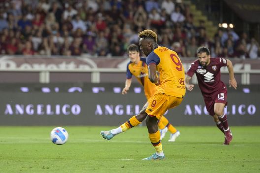 TURIN, ITALY - MAY 20: Tammy Abraham of AS Roma scores his second goal during the Serie A match between Torino FC and AS Roma at Stadio Olimpico di Torino on May 20, 2022 in Turin, Italy. (Photo by Fabio Rossi/AS Roma via Getty Images)