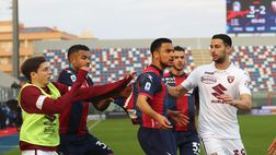 Crotone, insulti razzisti contro Ounas: “Tornatene in Africa scimmia”