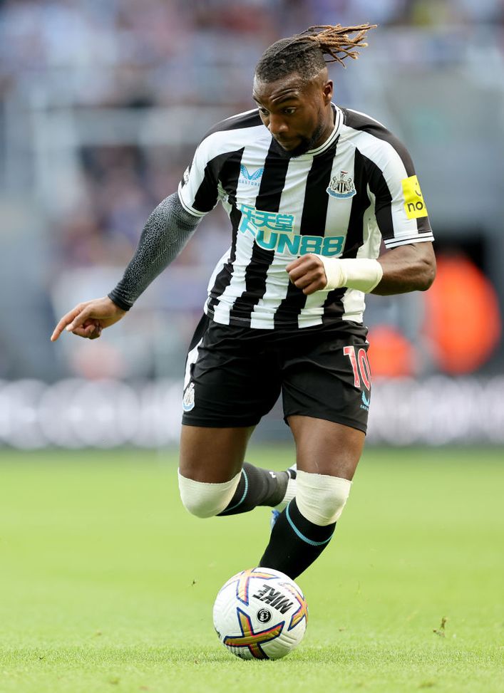 (Photo by Clive Brunskill/Getty Images) Allan Saint-Maximin fa un altro regalo super: 100 bambini felici e contenti…- immagine 2