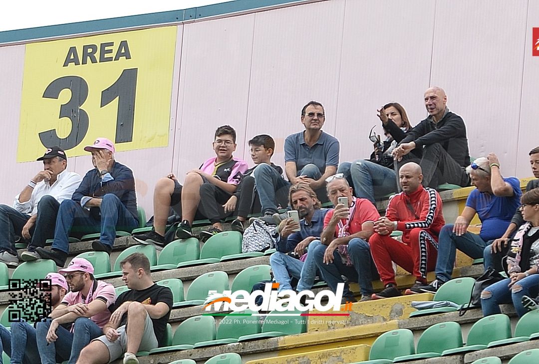 FOTOTIFO Palermo-Pisa 3-3, i tifosi allo Stadio “Renzo Barbera” (Gallery) - immagine 70