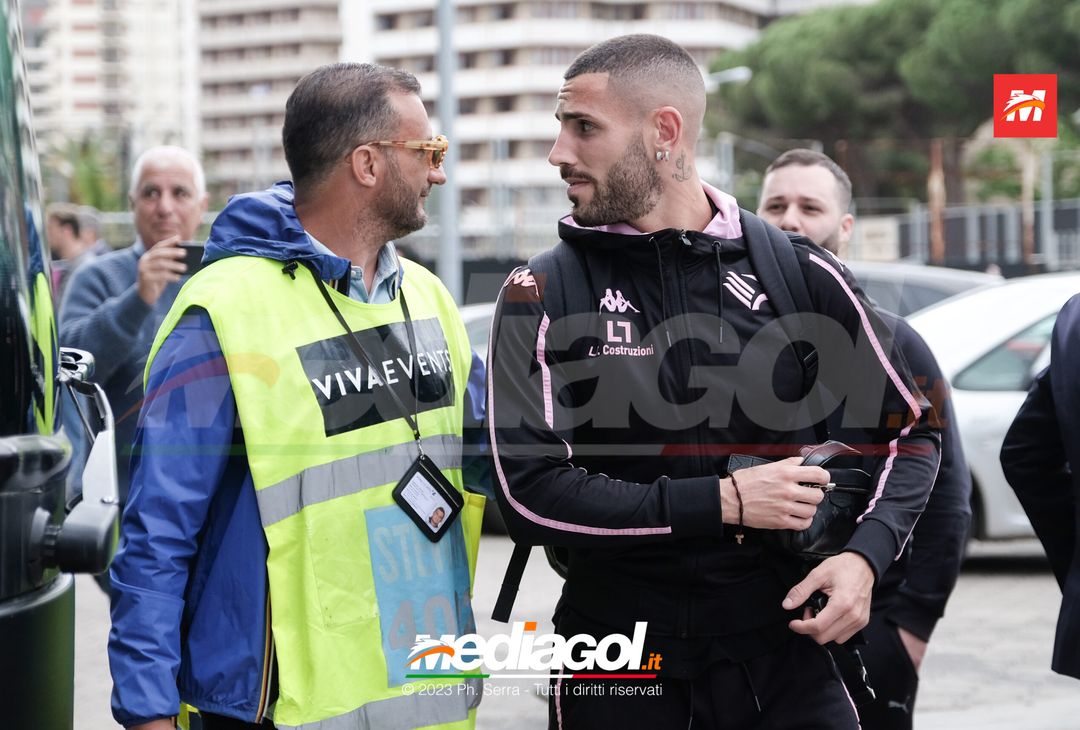 FOTO Cagliari-Palermo, i Rosanero in partenza dal “Renzo Barbera” (GALLERY) - immagine 50