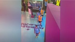 VIDEO Uruguay fuori dal Mondiale, l’ex Palermo Cavani furioso colpisce il monitor VAR