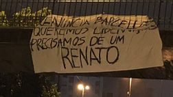 Ridateci Renato: torcida Internacional Porto Alegre, striscioni e insulti contro tutti