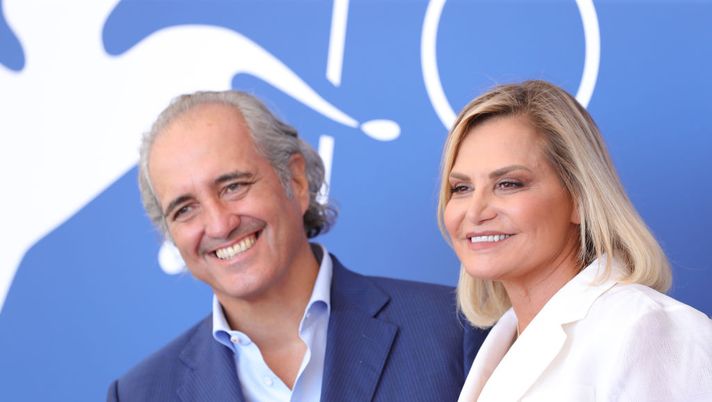 VENICE, ITALY - SEPTEMBER 08: Giovanni Terzi and Simona Ventura attend the photocall of "Le 7 Giornate Di Bergamo" during the 78th Venice International Film Festival on September 08, 2021 in Venice, Italy. (Photo by Vittorio Zunino Celotto/Getty Images) SIMONA VENTURA GIOVANNI TERZI