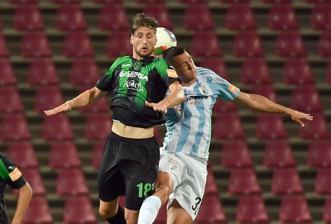  TRIESTE, ITALY - JUNE 29: Davide Mazzucco of Pordenone heads the ball during the serie B match between Pordenone Calcio and Virtus Entella at Dacia Arena on June 29, 2020 in Udine, Italy. (Photo by Getty Images/Getty Images for Lega Serie B ) 