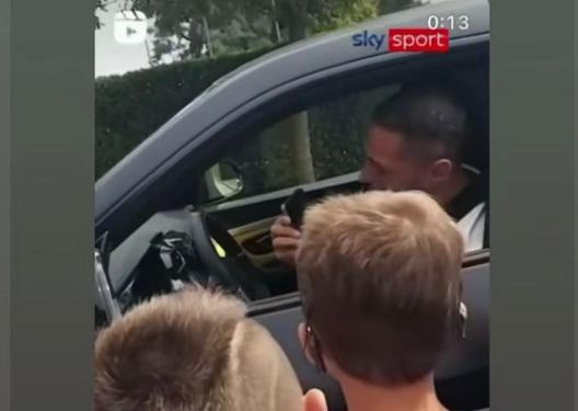 Il gesto di D’Ambrosio è commovente: un piccolo tifoso non riesce a salutare Lukaku e lui… - immagine 1