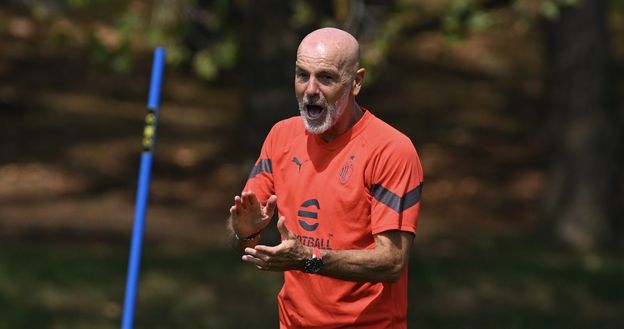 Stefano Pioli (allenatore AC Milan) qui durante una seduta di allenamento a Milanello | Milan News (Getty Images) Stefano Pioli AC Milan allenamento Milanello