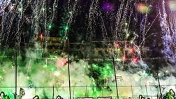 Derby di Atene, fuochi d’artificio alti alti dentro lo stadio del Panathinaikos