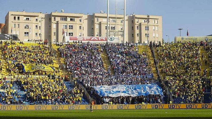 Tenerife-Las Palmas, il grande pubblico del derby delle Canarie Il derby delle Canarie il 3 gennaio: la protesta dei tifosi del Tenerife “Mancanza di rispetto” - immagine 1