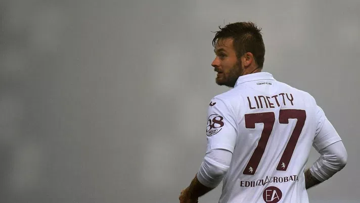 REGGIO NELL'EMILIA, ITALY - OCTOBER 23: Karol Linetty of Torino FC looks on during the Serie A match between US Sassuolo and Torino FC at Mapei Stadium - Città del Tricolore on October 23, 2020 in Reggio nell'Emilia, Italy. (Photo by Alessandro Sabattini/Getty Images)