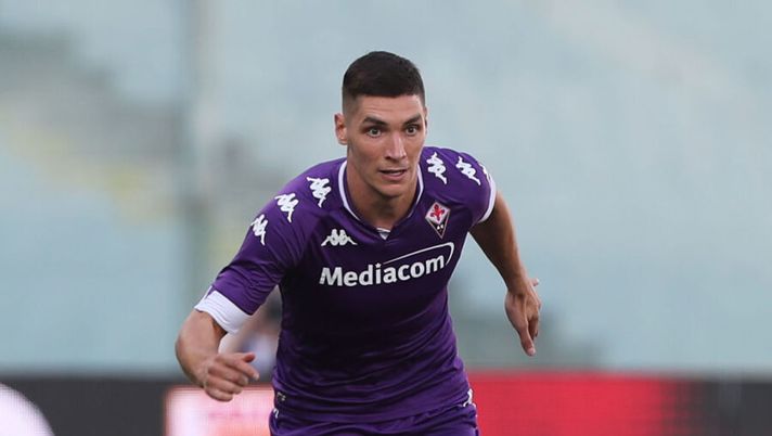 FLORENCE, ITALY - SEPTEMBER 12: Nikola Milenkovic of ACF Fiorentina in action at Artemio Franchi on September 12, 2020 in Florence, Italy. (Photo by Gabriele Maltinti/Getty Images) Gazzetta: “Fiorentina rassegnata e decisa: Milenkovic non firma e non resterà a lungo” - immagine 1