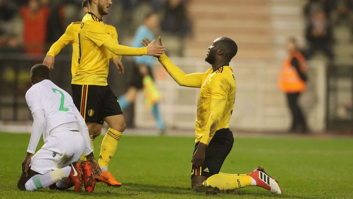 BRUSSELS, BELGIUM - MARCH 27: Romelu Lukaku (R) of Belgium celebrates with team mate Eden Hazard after scoring his second goal during the international friendly match between Belgium and Saudi Arabia at the King Baudouin Stadium on March 27, 2018 in Brussels, Belgium. (Photo by David Rogers/Getty Images) Qatar, 2022 Hazard aspetta Lukaku: “Romelu è per noi quel che sono Cr7 e Messi per Portogallo e Argentina” - immagine 1