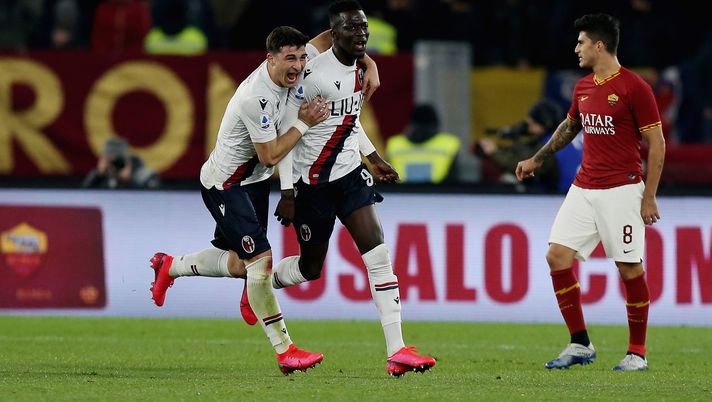 ROME, ITALY - FEBRUARY 07:   Musa Barrow of Bologna FC celebrates with team-mate Riccardo Orsolini after scoring the team's second goal during the Serie A match between AS Roma and Bologna FC at Stadio Olimpico on February 7, 2020 in Rome, Italy.  (Photo by Paolo Bruno/Getty Images) 