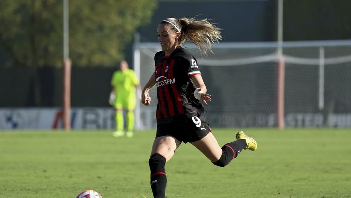 MILAN, ITALY - AUGUST 28: Kosovare Asllani of AC Milan in action during the Women Serie A match between AC Milan and ACF Fiorentina at Centro Sportivo Vismara on August 28, 2022 in Milan, Italy. (Photo by AC Milan/AC Milan via Getty Images)