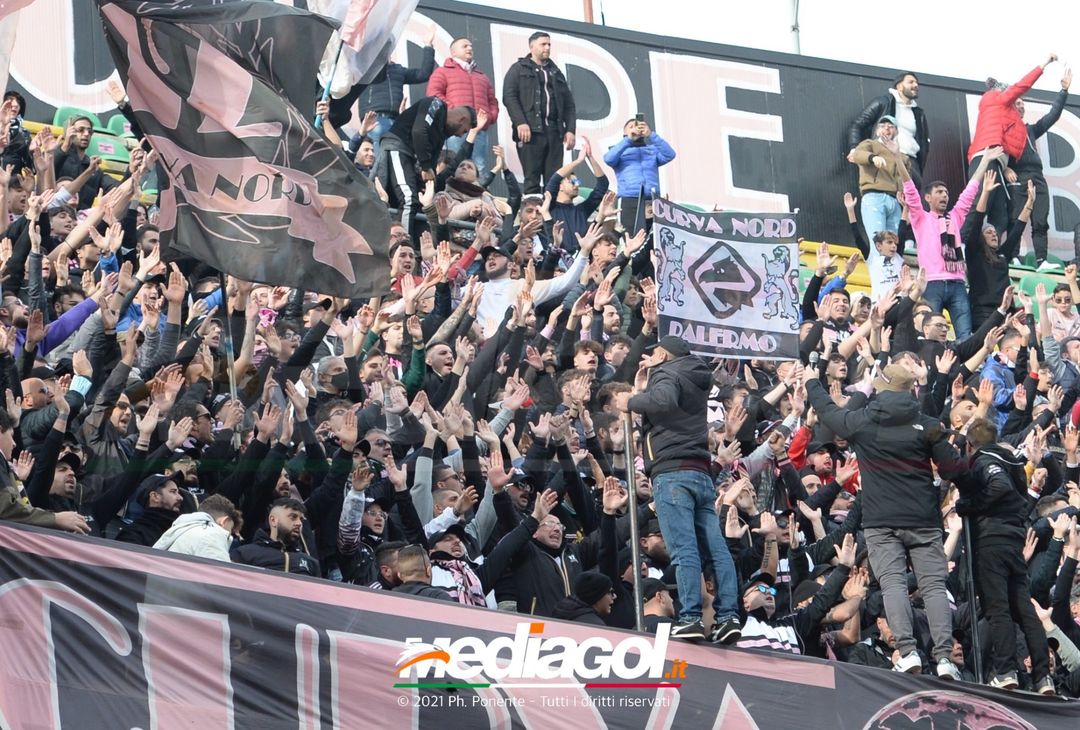 FOTO, i tifosi allo stadio per Palermo – Bari 0-0 (Gallery) - immagine 43
