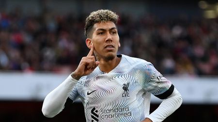 LONDON, ENGLAND - OCTOBER 09: Roberto Firmino of Liverpool celebrates after scoring their team's second goal during the Premier League match between Arsenal FC and Liverpool FC at Emirates Stadium on October 09, 2022 in London, England. (Photo by Justin Setterfield/Getty Images)