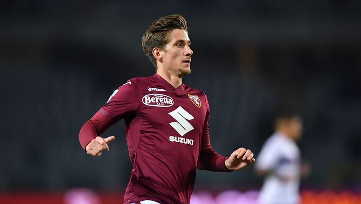 TURIN, ITALY - JANUARY 10: Dennis Praet of Torino FC looks on during the Serie A match between Torino FC v ACF Fiorentina at Stadio Olimpico di Torino on January 10, 2022 in Turin, Italy. (Photo by Valerio Pennicino/Getty Images) Voglia di qualità: Praet l’identikit giusto per sostituire Castrovilli - immagine 1