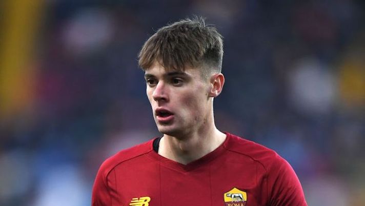 UDINE, ITALY - MARCH 13: Nicola Zalewski of AS Ro Matias Vina of AS Roma looks on during the Serie A match between Udinese Calcio and AS Roma at Dacia Arena on March 13, 2022 in Udine, Italy. (Photo by Alessandro Sabattini/Getty Images) Roma, Sky: “Mourinho prepara dei cambi verso il Monza: novità sulle fasce” - immagine 1