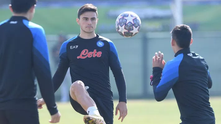 Verso l’Eintracht, rifinitura per il Napoli: terapie per Raspadori. Le ultime - immagine 1