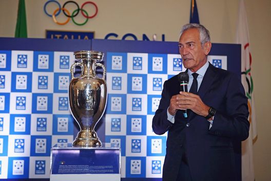 ROME, ITALY - NOVEMBER 09: FIGC President Gabriele Gravina attends the unveiling of the new 'Museo Del Calcio' Logo at Salone D'Onore of Foro Italico on November 9, 2022 in Rome, Italy. (Photo by Paolo Bruno/Getty Images) Gravina: “Arresto procuratore AIA? Sono sconcertato” - immagine 1