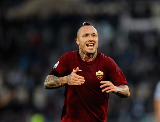 ROME, ITALY - DECEMBER 04: Radja Nainggolan of AS Roma celebrates after scoring the team's second goal during the Serie A match between SS Lazio and AS Roma at Stadio Olimpico on December 4, 2016 in Rome, Italy. (Photo by Paolo Bruno/Getty Images) ROME, ITALY - DECEMBER 04: Radja Nainggolan of AS Roma celebrates after scoring the team's second goal during the Serie A match between SS Lazio and AS Roma at Stadio Olimpico on December 4, 2016 in Rome, Italy. (Photo by Paolo Bruno/Getty Images)