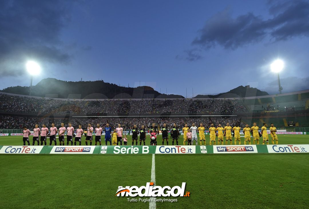  PALERMO, ITALY - JUNE 13:  Atmosphere during the serie B playoff match final between US Citta di Palermo and Frosinone Calcio at Stadio Renzo Barbera on June 13, 2018 in Palermo, Italy.  (Photo by Tullio M. Puglia/Getty Images) 
