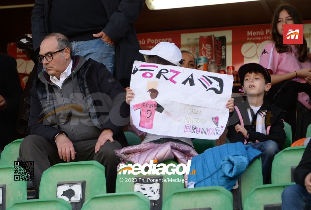 FOTOTIFO Palermo-Benevento 1-1, gli scatti ai tifosi al “Renzo Barbera” (Gallery) - immagine 29