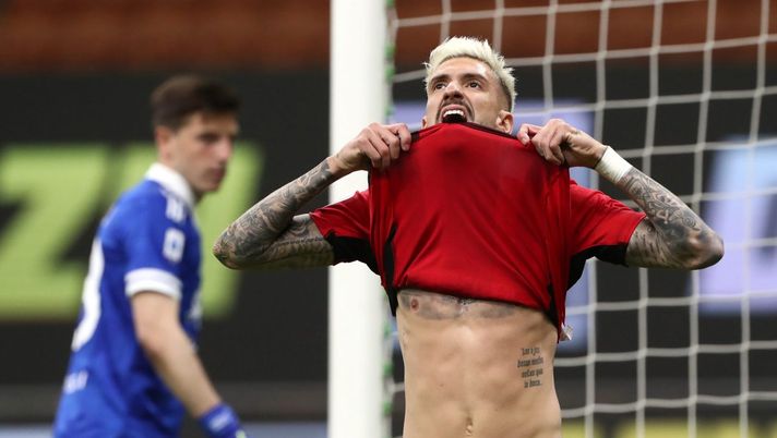 MILAN, ITALY - MAY 16: Samu Castillejo of AC Milan reacts after missing a chance during the Serie A match between AC Milan and Cagliari Calcio at Stadio Giuseppe Meazza on May 16, 2021 in Milan, Italy. Sporting stadiums around Italy remain under strict restrictions due to the Coronavirus Pandemic as Government social distancing laws prohibit fans inside venues resulting in games being played behind closed doors. (Photo by Marco Luzzani/Getty Images) MILAN, ITALY - MAY 16: Samu Castillejo of AC Milan reacts after missing a chance during the Serie A match between AC Milan and Cagliari Calcio at Stadio Giuseppe Meazza on May 16, 2021 in Milan, Italy. Sporting stadiums around Italy remain under strict restrictions due to the Coronavirus Pandemic as Government social distancing laws prohibit fans inside venues resulting in games being played behind closed doors. (Photo by Marco Luzzani/Getty Images)