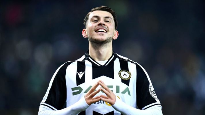 UDINE, ITALY - JANUARY 30: Lazar Samardzic of Udinese celebrates after he scores his sides first goal during the Serie A match between Udinese Calcio and Hellas Verona at Dacia Arena on January 30, 2023 in Udine, . (Photo by Alessandro Sabattini/Getty Images) ? VIDEO – Samardzic, il saluto ai fantallenatori e come vincere la sua maglia - immagine 1