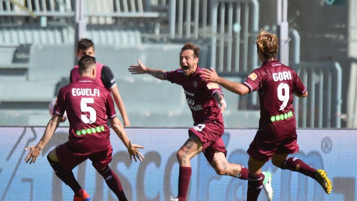 LIVORNO, ITALY - APRIL 27: Alessandro Diamanti of Livorno celebrates after scoring the first equalizing goal (1-1) during the Serie B match between AS Livorno and US Citta di Palermo at Stadio Armando Picchi on April 27, 2019 in Livorno, Italy. (Photo by Tullio M. Puglia/Getty Images)  LIVORNO, ITALY - APRIL 27: Alessandro Diamanti of Livorno celebrates after scoring the first equalizing goal (1-1) during the Serie B match between AS Livorno and US Citta di Palermo at Stadio Armando Picchi on April 27, 2019 in Livorno, Italy. (Photo by Tullio M. Puglia/Getty Images)