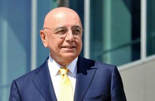 Adriano Galliani, ad rossonero (Fonte: www.calcionews24.com) Adriano Galliani, ad rossonero (Fonte: www.calcionews24.com)
