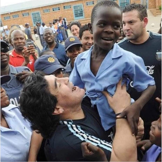 FOTO Adani ricorda Maradona sui social: “Il senso di tutto. Diego vive”- immagine 2