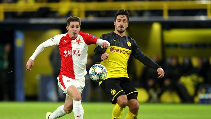 DORTMUND, GERMANY - DECEMBER 10: Lukas Masopust of Slavia Praha and Mats Hummels of Borussia Dortmund during the UEFA Champions League group F match between Borussia Dortmund and Slavia Praha at Signal Iduna Park on December 10, 2019 in Dortmund, Germany. (Photo by Lars Baron/Getty Images) Lukas Masopust Slavia Praga - Milan